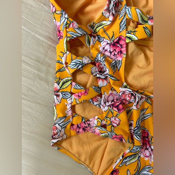 Floral one piece swimsuit - Picture 3 of 4